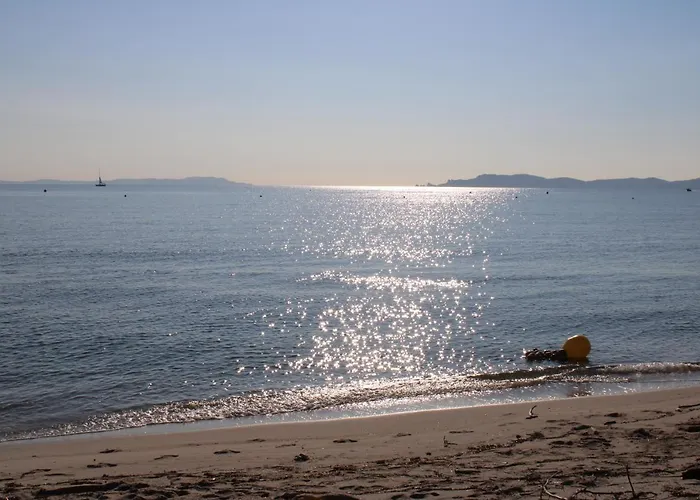 Cap Porquerolles بيت ضيافة 3*